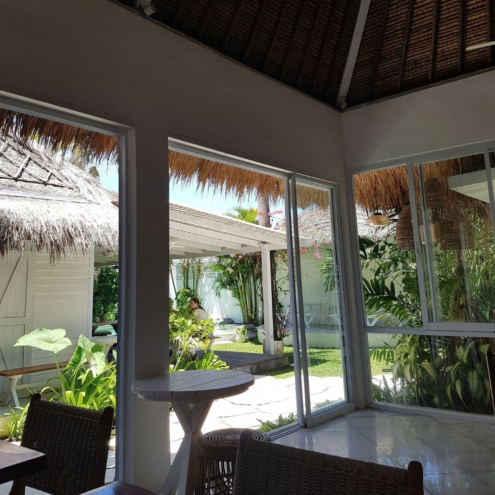laptop-friendly-cafe-canggu-koast-cafe (1) Koast Cafe - laptop-friendly cafe in Canggu