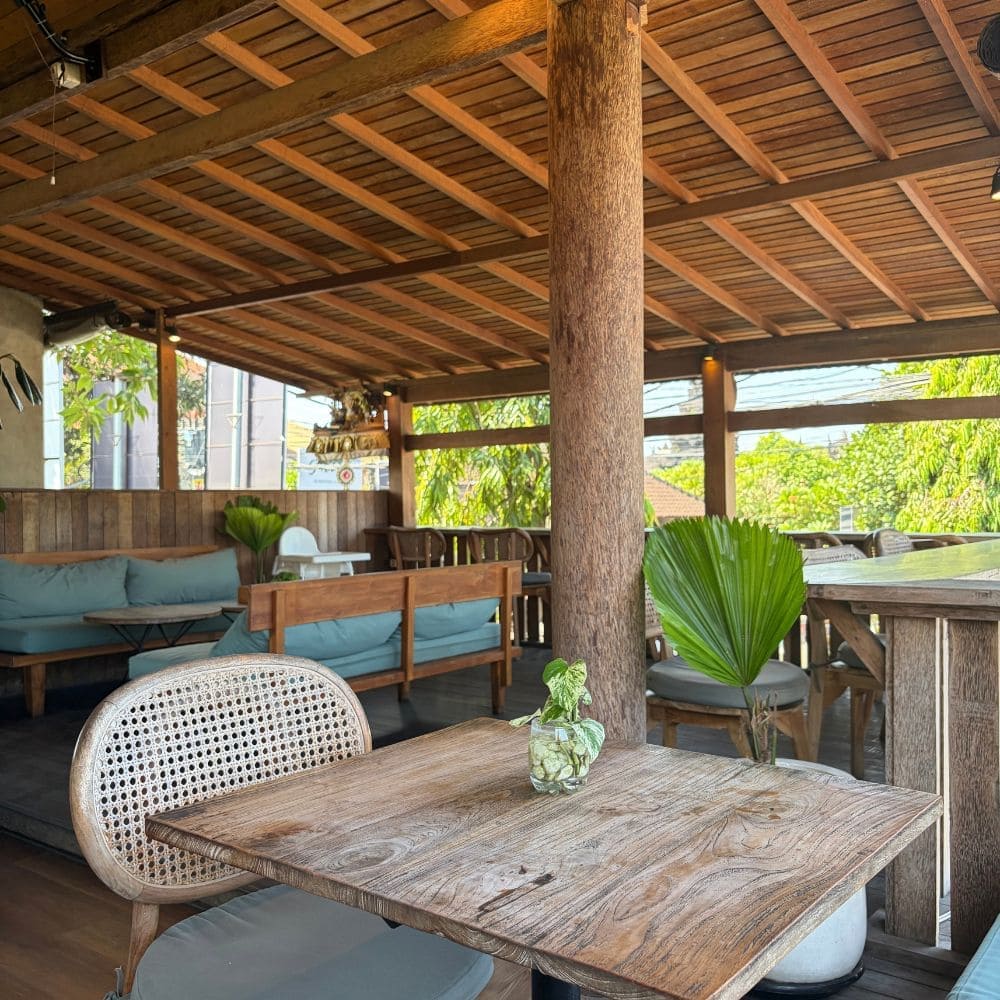 laptop-friendly-cafe-canggu-noah-cafe (2) Seatings Upstairs at NOAH Cafe