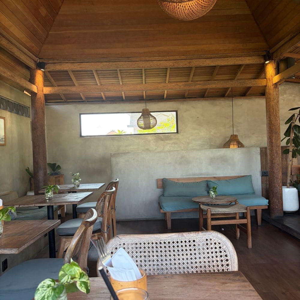 laptop-friendly-cafe-canggu-noah-cafe (3) Laptop-friendly Seatings Upstairs at NOAH Cafe