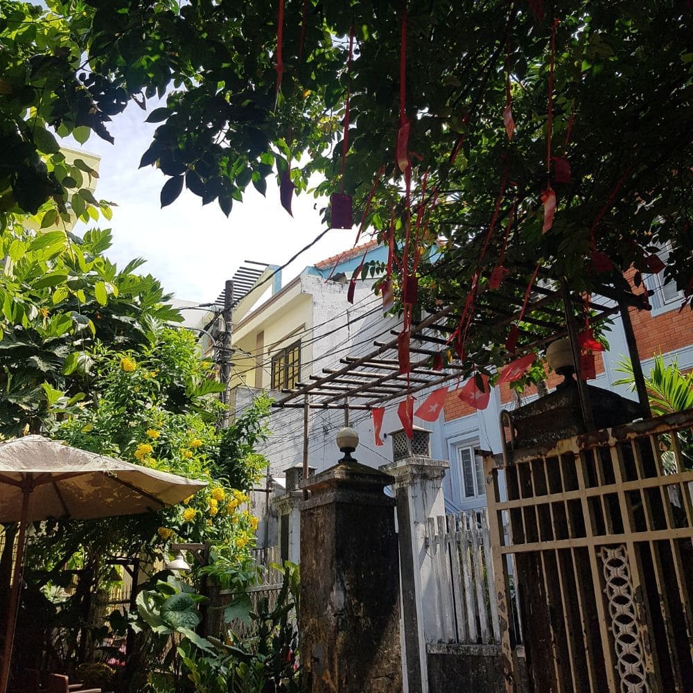 다낭 호이안 카페 추천 - Ren Rua Cafe 외부 풍경