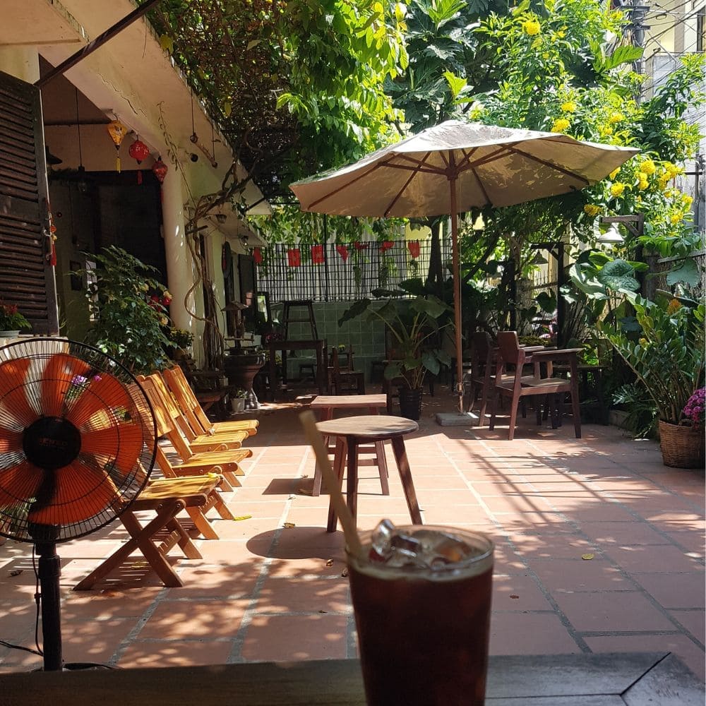 다낭 호이안 카페 추천 - Ren Rua Cafe 외부 풍경