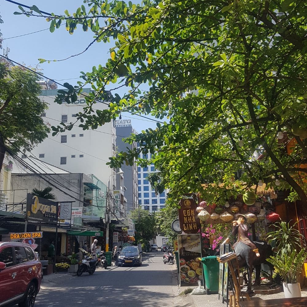 다낭 미케비치 가성비 호텔 후기 - 숙소 근처 풍경
