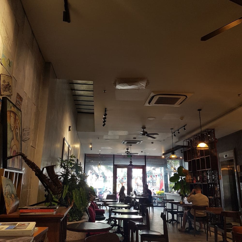 다낭 노트북 작업 카페 추천 - Lu Coffee 내부