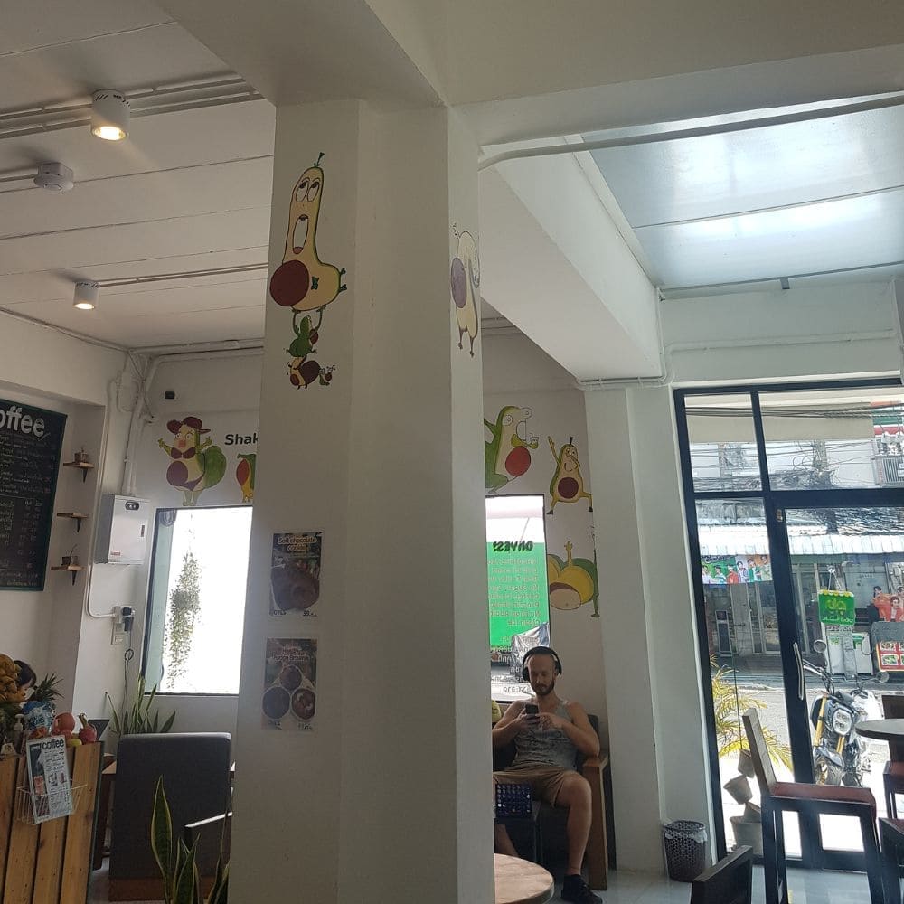 chiang-mai-best-brunch-cafes 치앙마이 브런치 맛집 추천 - OYES Smoothies 내부 풍경