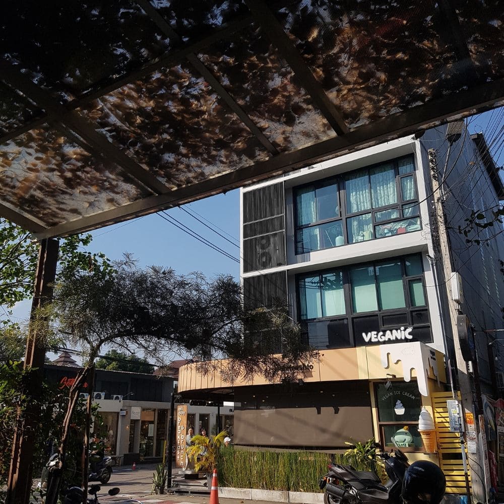 chiang-mai-best-brunch-cafes 치앙마이 브런치 맛집 추천 - KLAY cafe 외부 거리 뷰