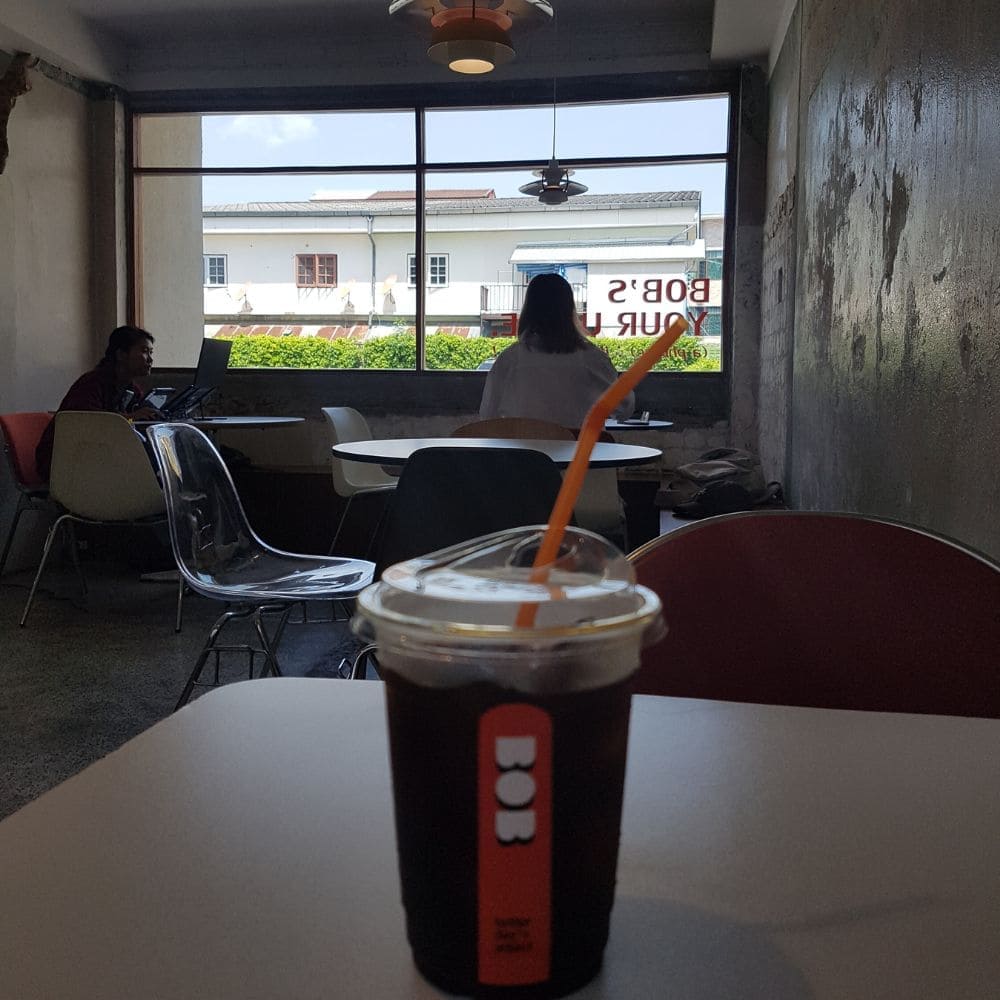 치앙마이 노트북 작업 카페 추천 - BOB Coffee 내부 풍경