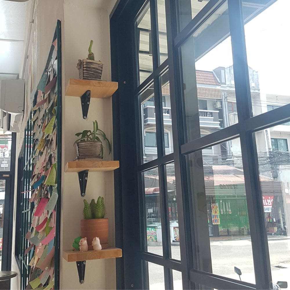 chiang-mai-best-brunch-cafes 치앙마이 브런치 맛집 추천 - OYES Smoothies 내부 풍경