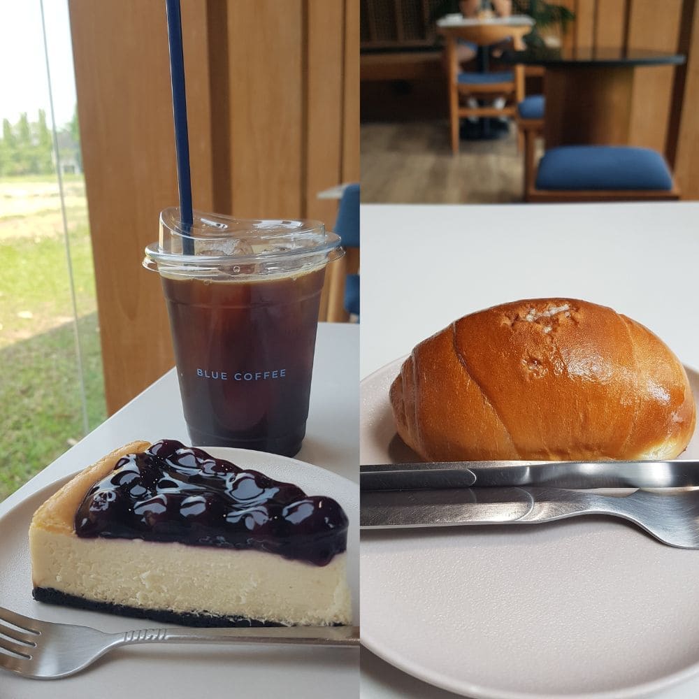 치앙마이 노트북 작업 카페 추천 - Blue Coffee 치즈 케잌, 소금빵 사진