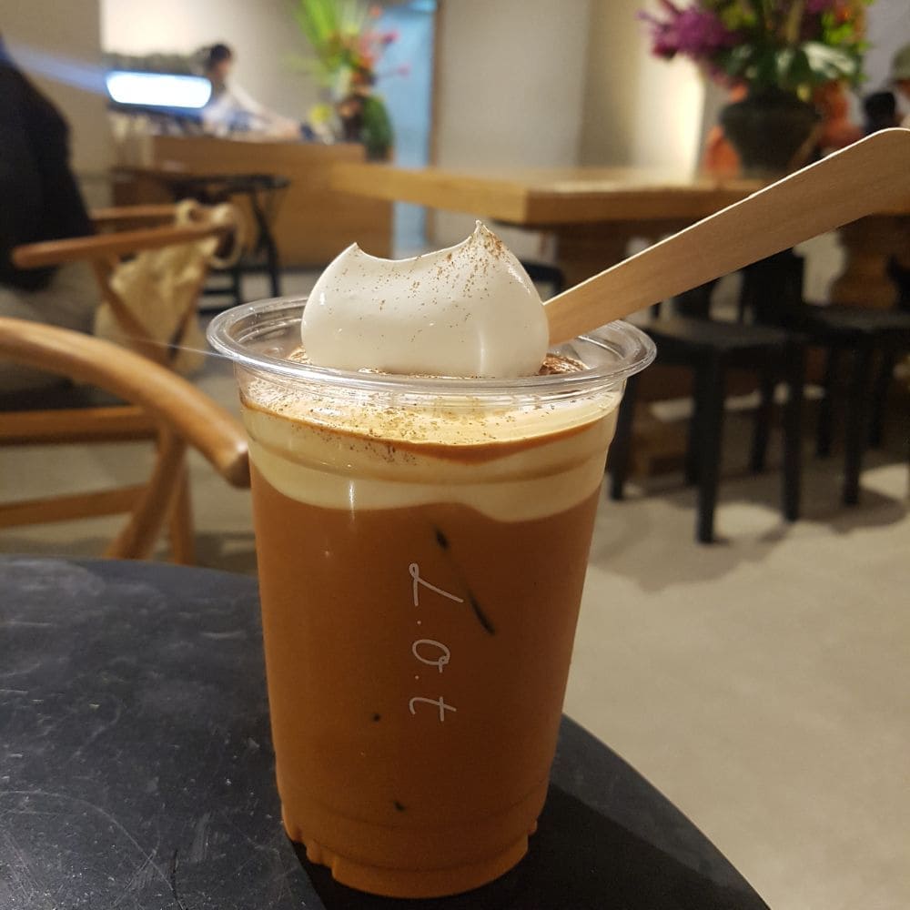 치앙마이 숙소 위치 추천 - 님만해민 카페 풍경