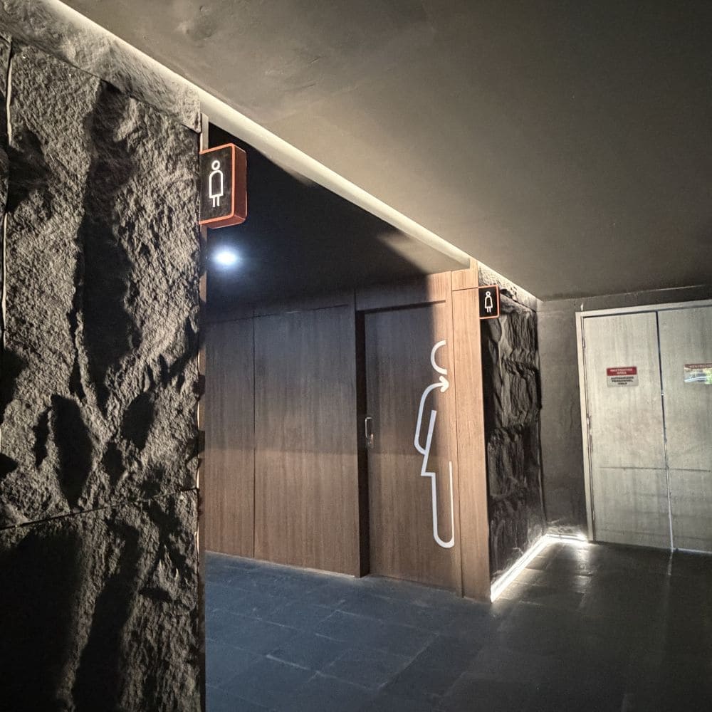 발리 짱구 헬스장 추천 - OBSIDIAN GYM BALI 탈의실