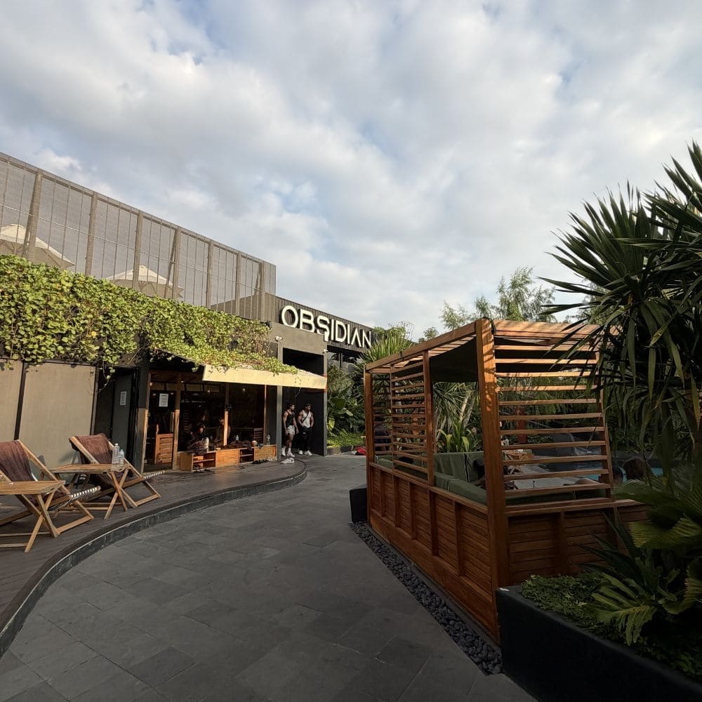 발리 짱구 헬스장 추천 - OBSIDIAN GYM BALI 외부 사우나, 콜드 플런지 공간