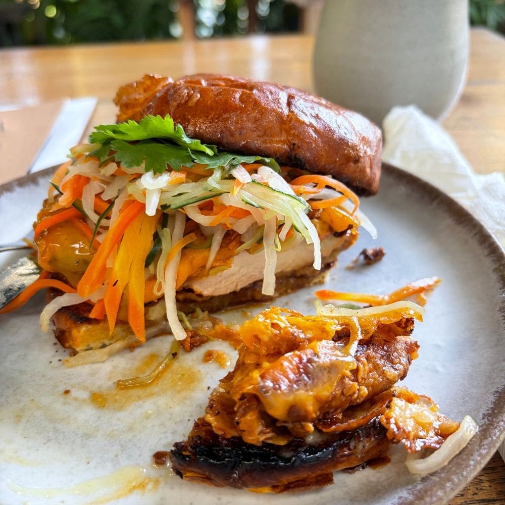 발리 우붓 브런치 맛집 추천 - 카페 치킨 샌드위치 이미지
